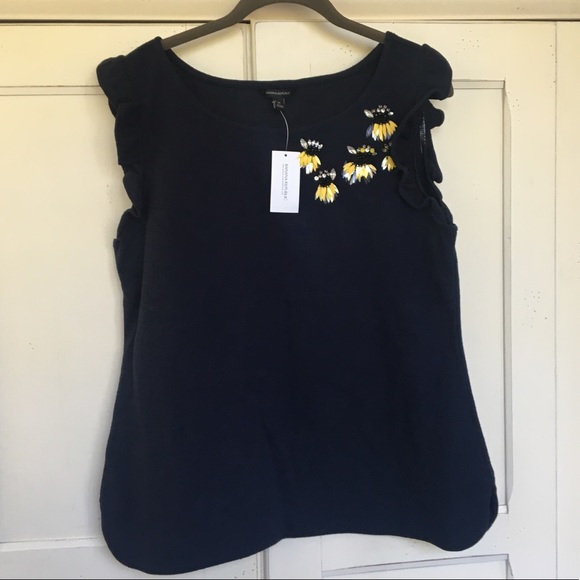 Banana Republic Daisy Detail Ruffle Sleeve Top - Picture 2 of 8